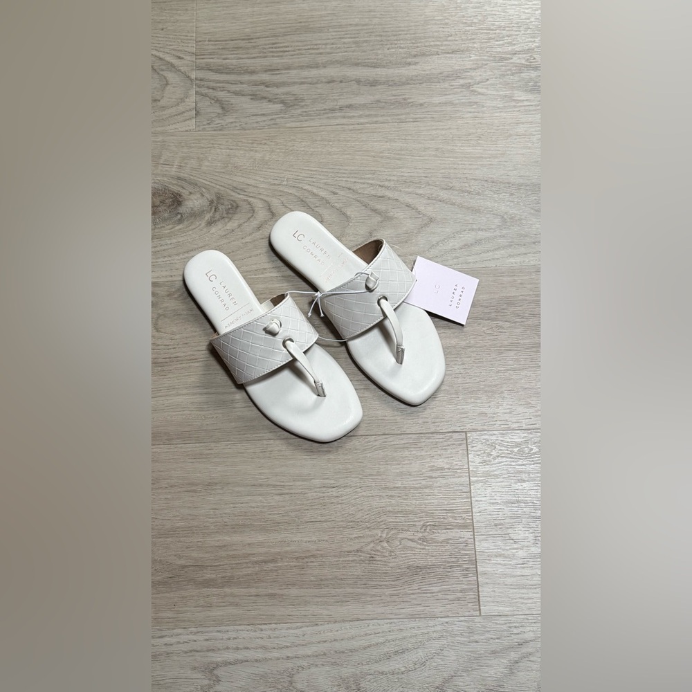 LC Lauren Conrad White Quilted Sandals - Picture 3 of 5